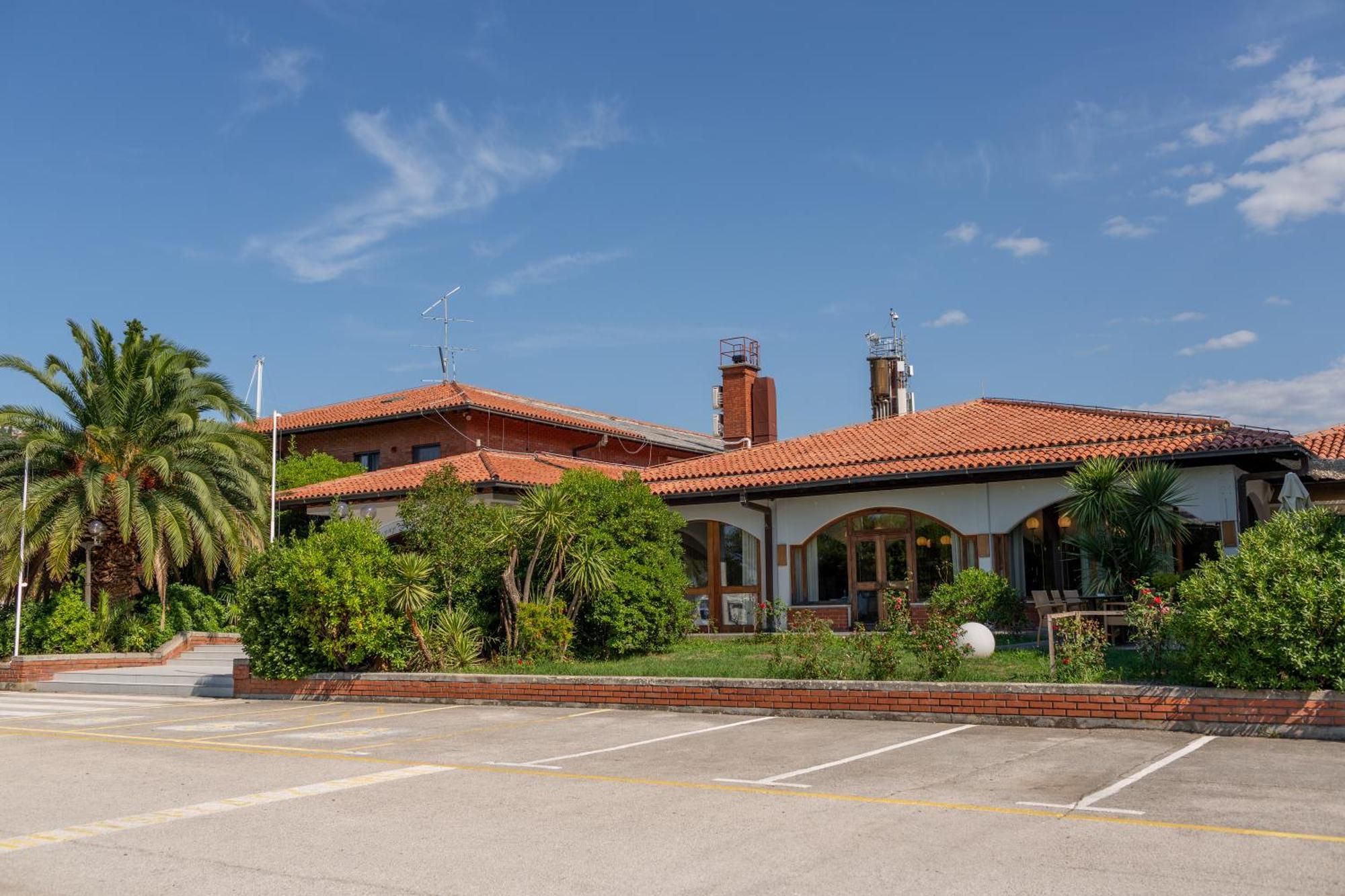 Floating Sea House Shark 3 Apartment Portoroz Exterior photo